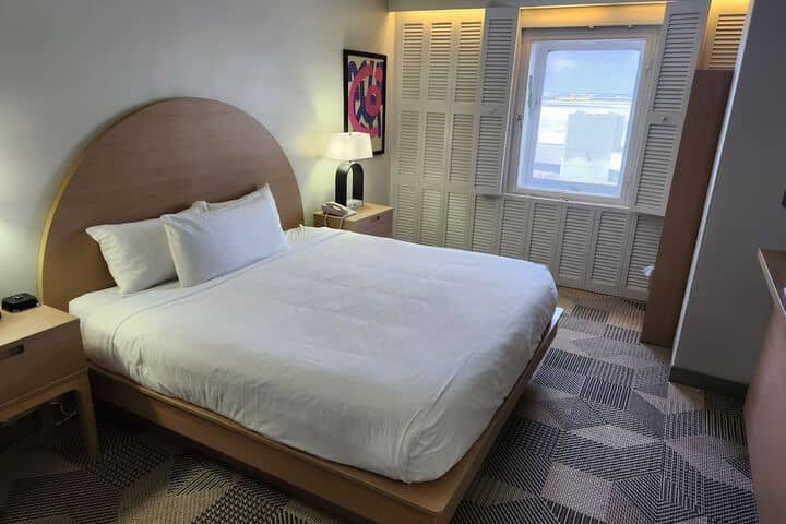 Room 6 of 22