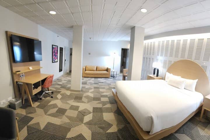 Room 13 of 22